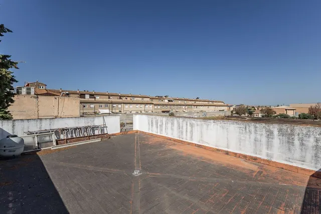 CASA CON NEGOCIO EN ALHENDIN — 26