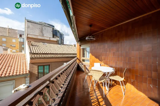 Piso y cochera en venta junto Acera de Darro. — 17