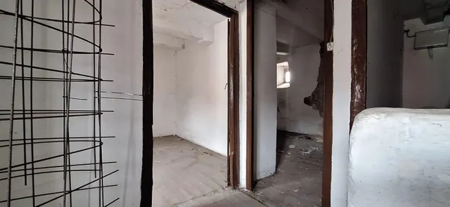 Casa de Pueblo en el Centro Histórico de Bembibre para Reformar — 17
