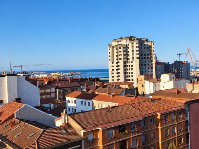 Piso luminoso con vistas al mar en La Calzada, Gijón | 3 habitaciones — 19