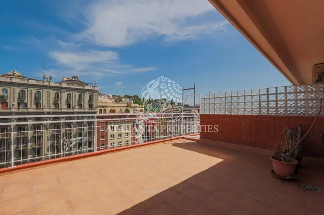 Ático con terraza, vistas despejadas y una luz especial — 16