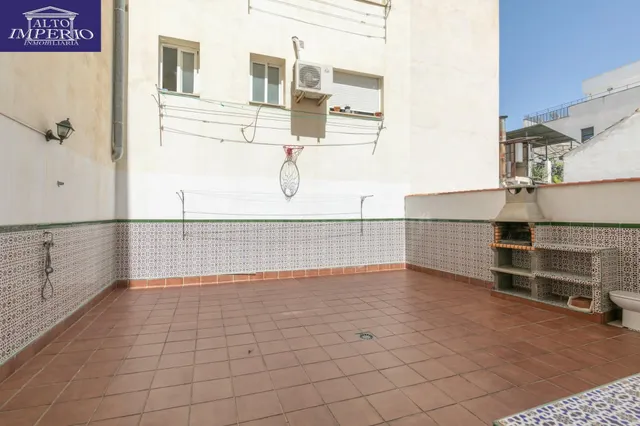 Piso en Armilla Centro con patio de 46 m2, 2 dormitorios y metro — 3