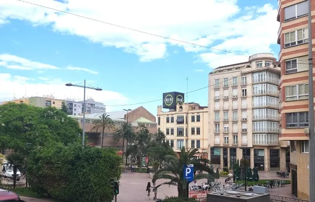 Vivienda amplia con vistas a la Plaza Fadrell de 4 habitacio
