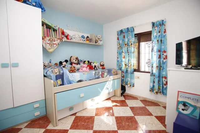 CHALET INDEPENDIENTE CON PISCINA EN LOS ÁNGELES — 29