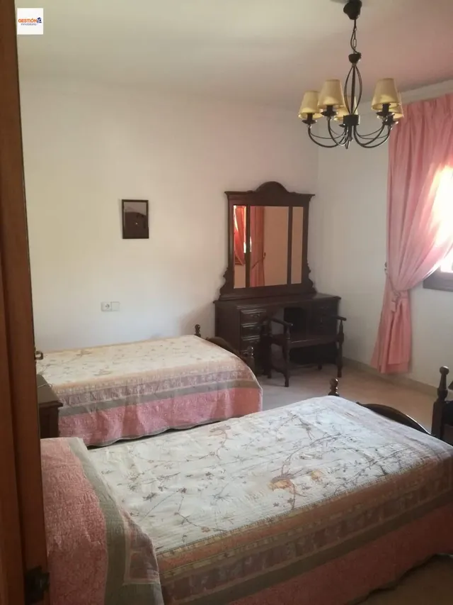Casa independiente en parcela de 975 m2 con piscina — 23