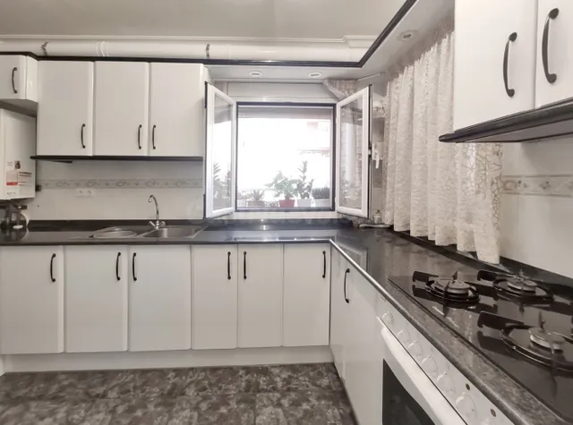 Amplio piso de 3 dormitorios con parking - foto 4