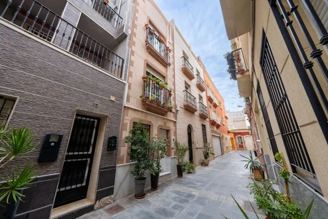 UNA CASA CON ALMA EN EL CORAZÓN DE ALMERÍA: 278 m2 Y DOS TERRAZAS PARA DISFRUTAR — 7