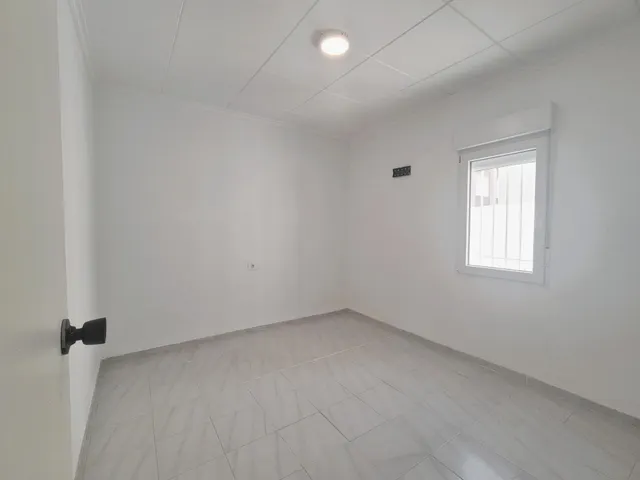 Amplia y luminosa casa reformada en zona llombai, Burriana — 27