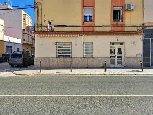 Local Comercial en Oliva - foto 3
