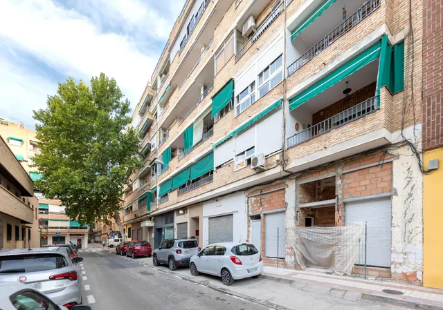 En Venta Piso de 4 dormitorios con ascensor, ideal para refo
