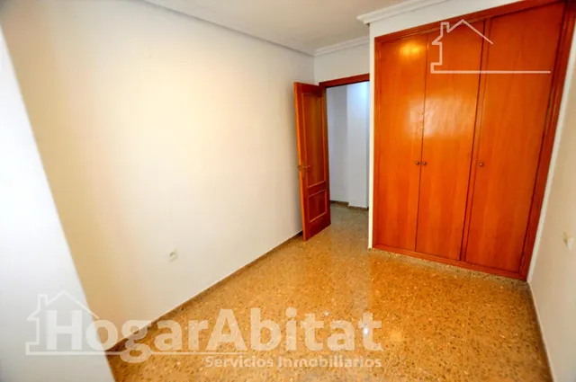 AMPLIO CON GARAJE Y ASCENSOR JUNTO HOSPITAL PESET — 18