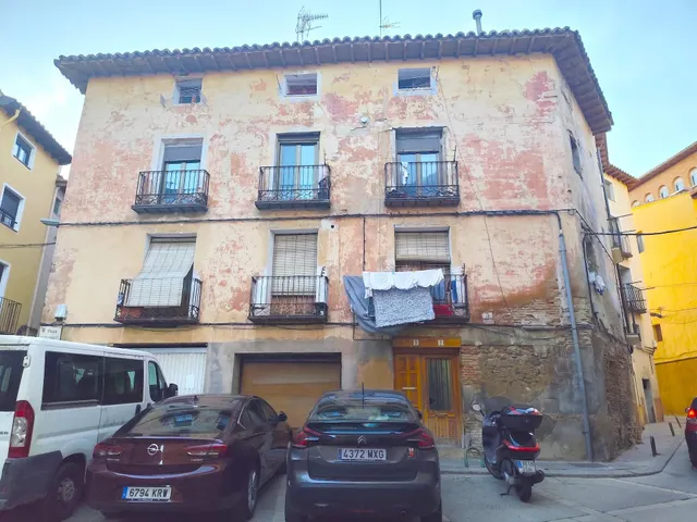 Casa de pueblo con encanto en el corazón de Tarazona – Plaza