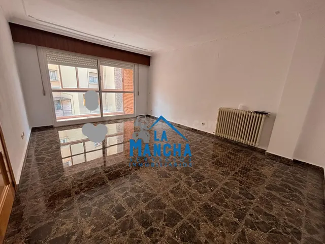 *225.000€* INMOBILIARIA LA MANCHA VENDE PISO ZONA INDUSTRIA  - foto 2