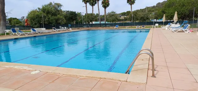 ADOSADO DE 3 habitaciones CON PARKING Y GRAN PISCINA COMUNITARIA CON JARDINES. — 2