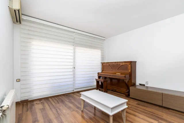 Casa al centre de Sabadell amb garatge per a 2 cotxes i terr - foto 3