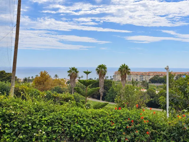 MAGNÍFICO APARTAMENTO DE 2 DORMITORIOS CON GRAN TERRAZA, JARDÍN PRIVADO Y VISTAS AL MAR Y AL GOLF – DOÑA JULIA, CASARES COSTA — 40