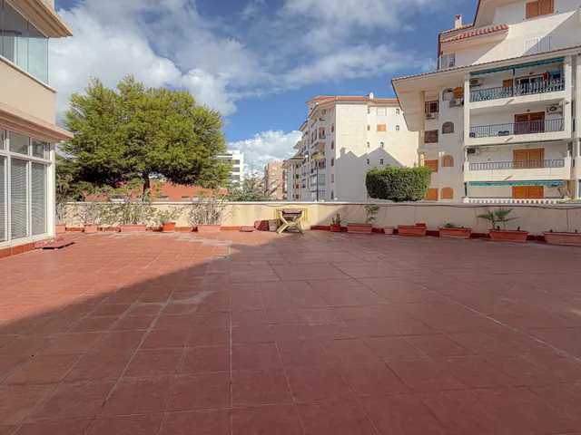 Parquemar! Exclusivo y Único, apartamento tipo bungalow con Colosal Terraza privada en urbanización privilegiada con preciosa piscina comunitaria (400 mts playa) — 10