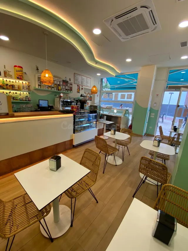 SE TRASPASA CAFETERÍA-HELADERÍA CON CLIENTA CONSOLIDADA EN N - foto 5