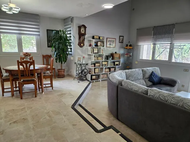 Chalet Independiente en Olias Del Rey — 9
