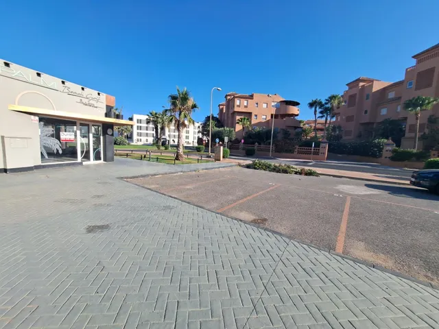 Plazas de aparcamiento exteriores en Residencial Palm Beach — 3