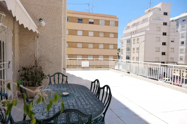 Amplio Piso con Terraza y Vistas al Mar — 26