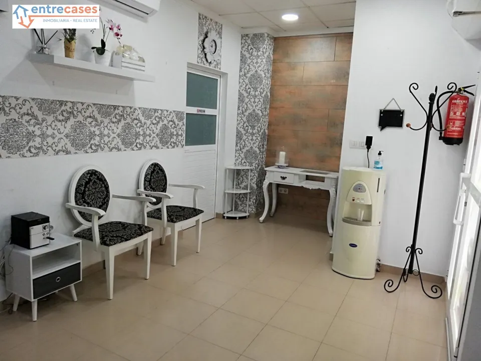 LOCAL CON LICENCIA ESTÉTICA O PELUQUERIA