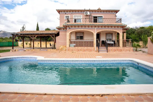 Espectacular chalet con piscina y gran jardín en Albatera — 13