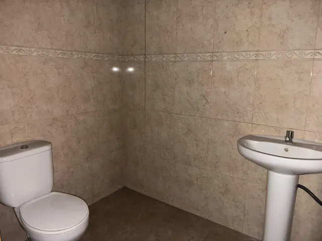 LOCAL COMERCIAL A PIE DE CALLE — 24