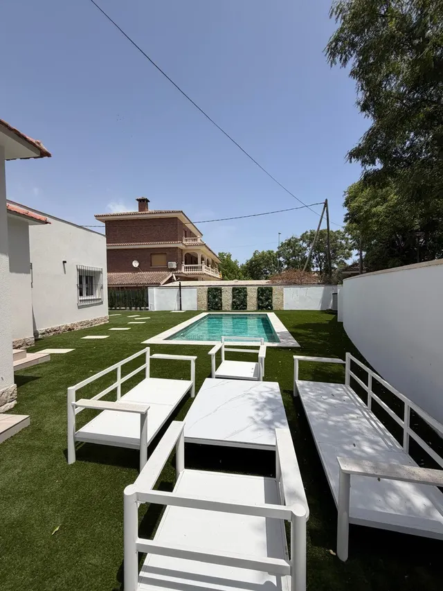 VENTA DE ESPECTACULAR CHALET INDEPENDIENTE DE LUJO HACE ESQU