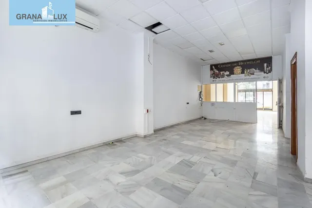 LOCAL COMERCIAL EN ARABIAL JUNTO HIPERCOR — 6