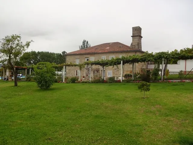 SE VENDE CASA SEÑORIAL PAREADA DE PIEDRA REFORMADA Y EN PERF - foto 4