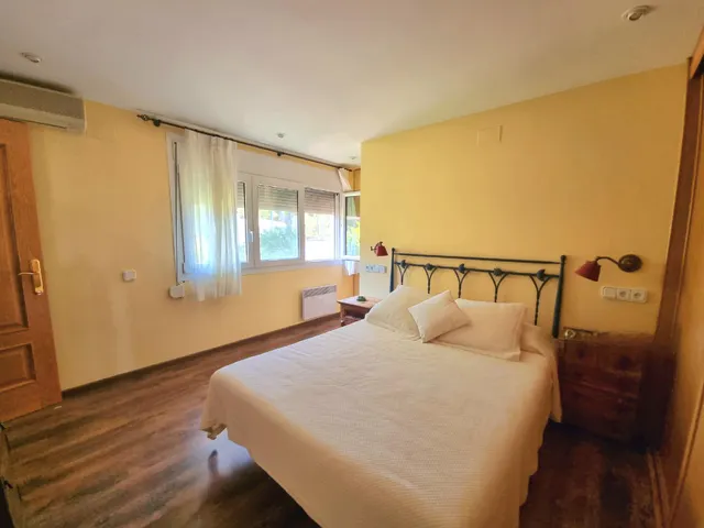 Chalet con patio, piscina, jardin, tenis, porche ,bodega  y garage — 15