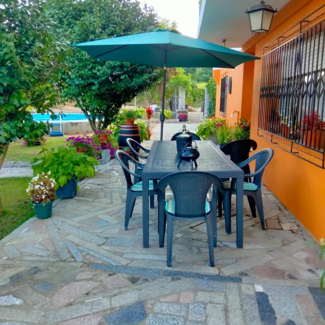 Chalet con jardín y piscina en Leiro - foto 5
