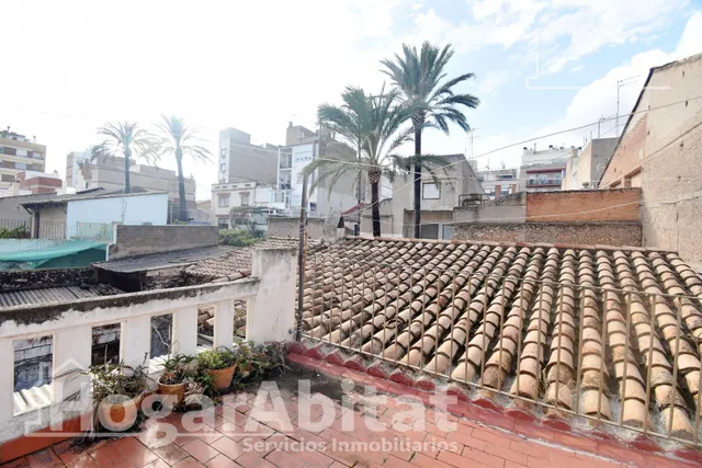¡Hazla a tu gusto! Gran casa para reformar con terraza y balcón, cerca del ayuntamiento — 20