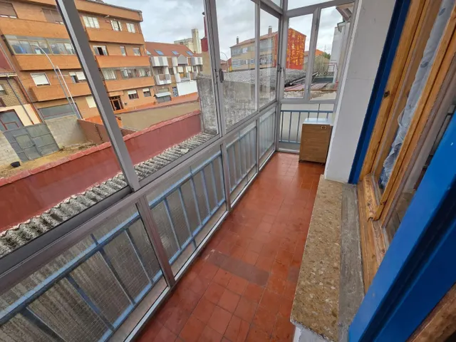SE VENDE CASA, DOS PLANTAS, COCINA, SALÓN, 3 HAB., BAÑO. EN PLANTA BAJA LOCAL 95 M2. CALEFACCIÓN — 8