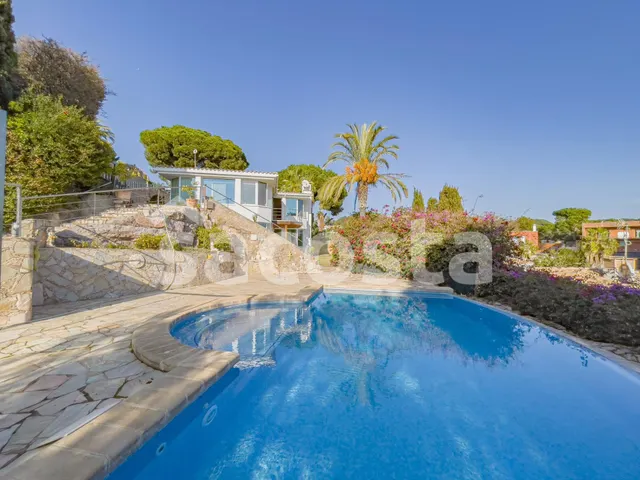 Espectacular Casa con Vistas al Mar en Lloret de Mar, zona L
