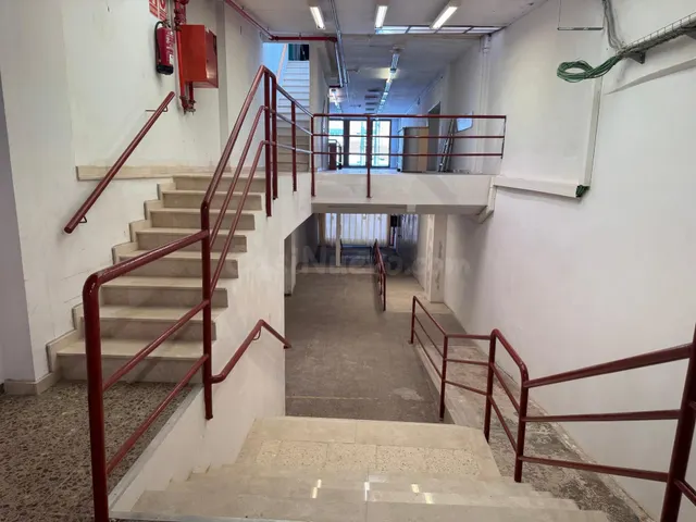 Local comercial 896m² en alquiler - Centre
