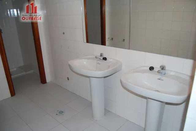 AMPLIO LOCAL COMERCIAL EN EL VEINTIUNO — 25