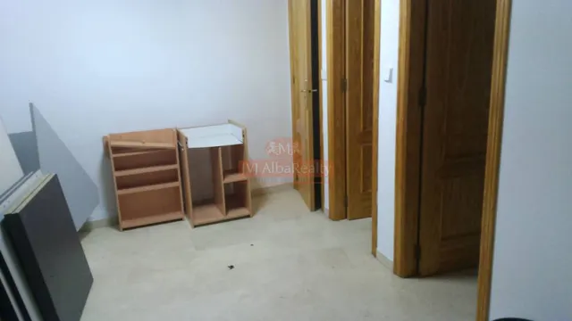 SE ALQUILA O SE VENDE ENTREPLANTA EN LA MEJOR CALLE DE ALBACETE — 16