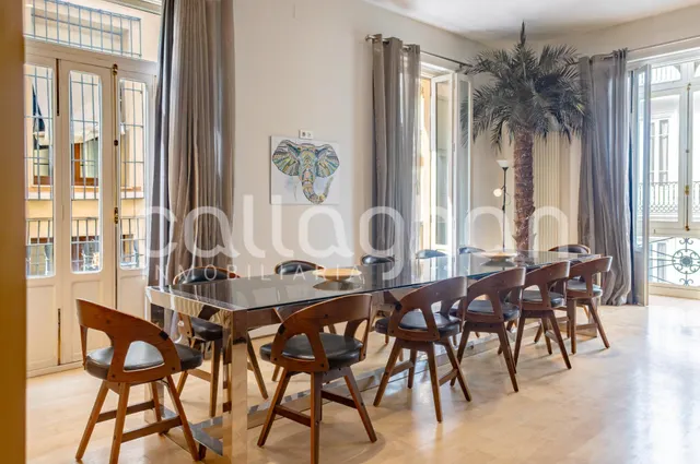 Exclusiva propiedad  frente a la Plaza de la Reina: 178 m2 de puro lujo en Ciutat Vella — 8