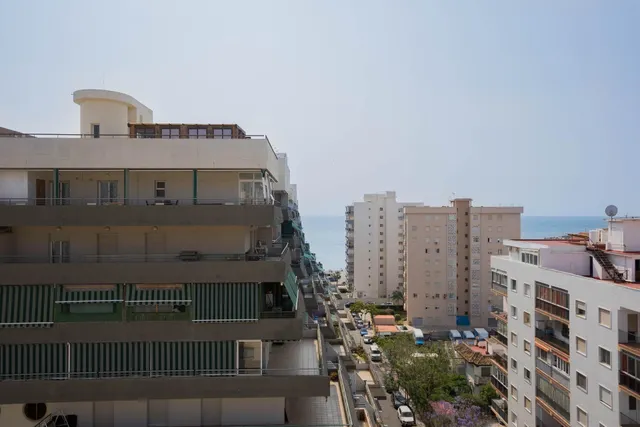 Amplio y céntrico ático con terraza y vistas al mar en Fuengirola — 16