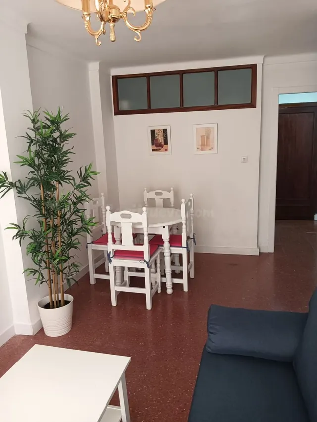 Los Remedios. Coqueto apartamento amueblado se alquila. Balc - foto 2