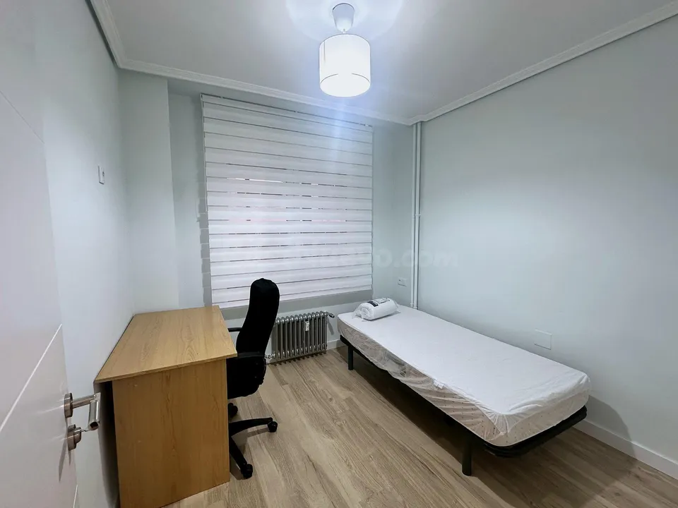 Habitación en alquiler en Zamora, Ensanche–Tres Cruces | 280 €/mes