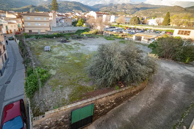TRES AMPLIOS PISOS,LOCAL COMERCIAL , GARAJES Y GRAN SOLAR, EN EN CENTRO DE ORGIVA — 8