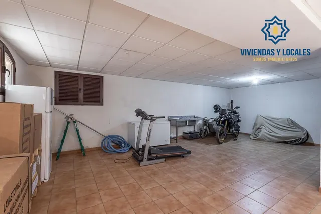 INCREÍBLE CHALET INDEPENDIENTE EN ZONA PRIVILEGIADA — 36