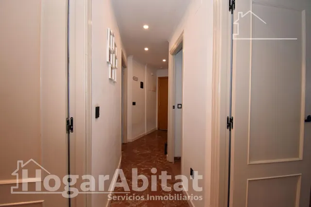 ¡Vistas panorámicas! Ático amplio y sofisticado con terraza y ascensor — 42