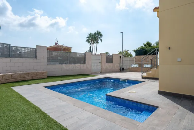 IMPRESIONANTE CASA ESQUINERA EN VILAFORTUNY - foto 5