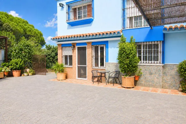 VENDE EN EXCLUSIVA CHALET INDEPENDIENTE EN COÍN — 43