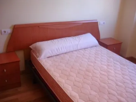 SE VENDE AMPLIO APARTAMENTO EN EL CENTRO DE VALENCIA DE DON JUAN, DE DOS habitaciones. — 12