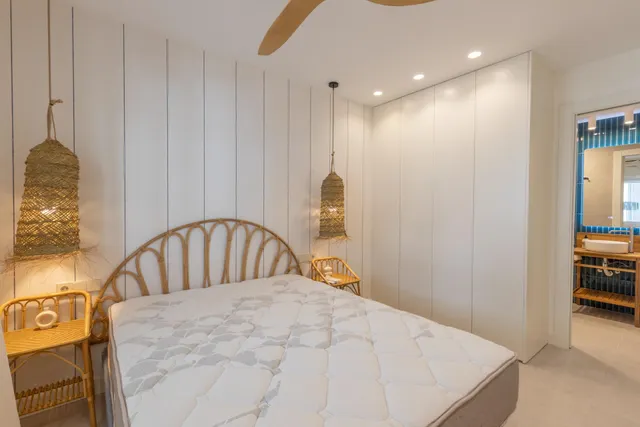 ¡exclusivo apartamento en primera linea de playa con reforma integral de alta gama! — 19